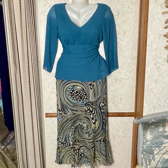 Cato Skirt Set - Picture 1 of 9